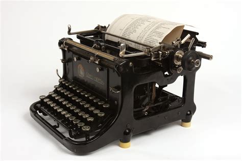 best portable manual typewriter.